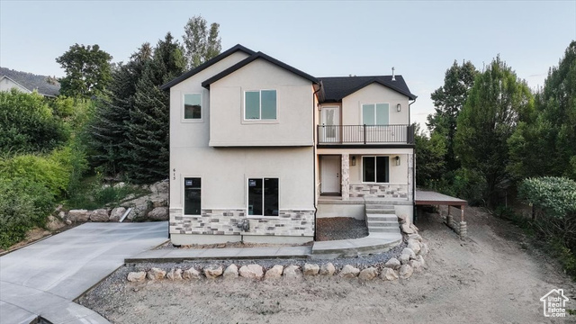 Photo 2 for MLS #2107798 at 615 Dover Cir