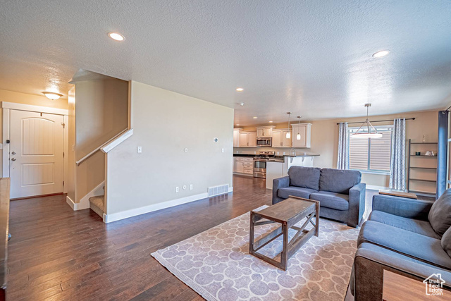 Photo 6 for MLS #2107863 at 1687 E Downwater St