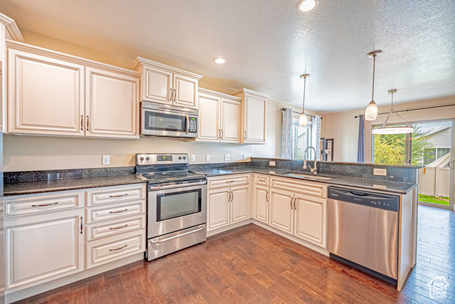 Photo 9 for MLS #2107863 at 1687 E Downwater St