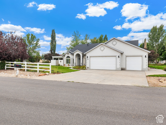Photo 4 for MLS #2107889 at 605 W Aspen Rd