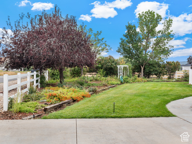 Photo 49 for MLS #2107889 at 605 W Aspen Rd