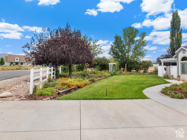 Photo 50 for MLS #2107889 at 605 W Aspen Rd