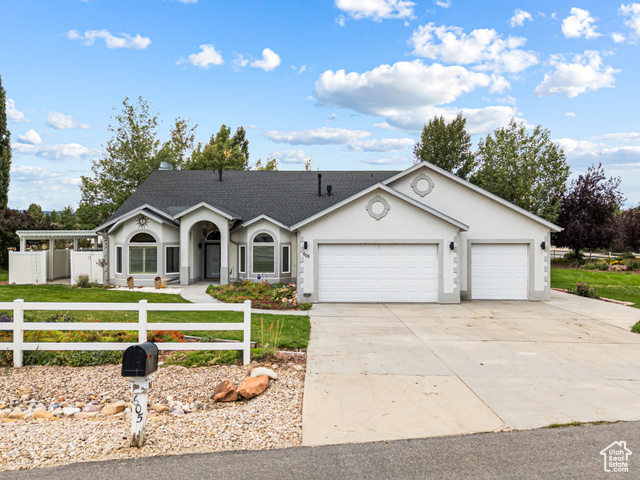 Photo 2 for MLS #2107889 at 605 W Aspen Rd