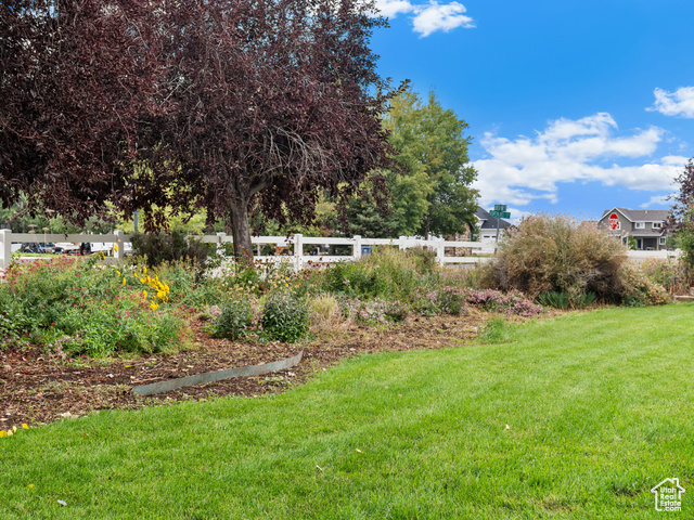 Photo 62 for MLS #2107889 at 605 W Aspen Rd