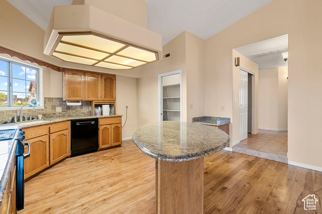 Photo 10 for MLS #2107895 at 439 E Paintbrush Way
