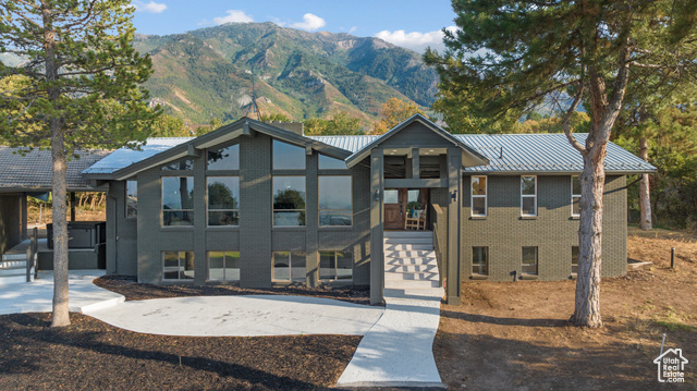 MLS #2107921 - 65 E Maple Dr