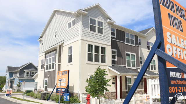 8277 W CASCADE WAY, Magna UT 84044