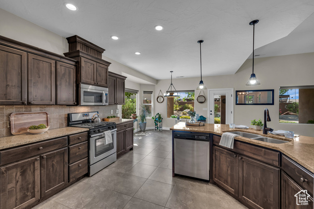 Photo 4 for MLS #2107953 at 2526 S Gritton St
