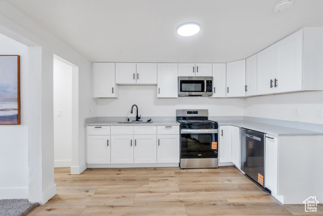 Photo 4 for MLS #2107993 at 653 E Hollywood Ave