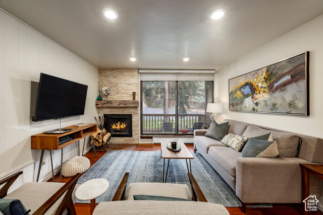 Photo 3 for MLS #2108016 at 1509 Park Ave #403