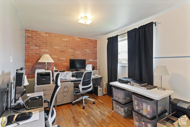Photo 11 for MLS #2108119 at 896 E 40th St