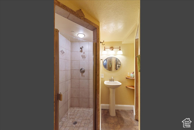 Photo 10 for MLS #2108119 at 896 E 40th St