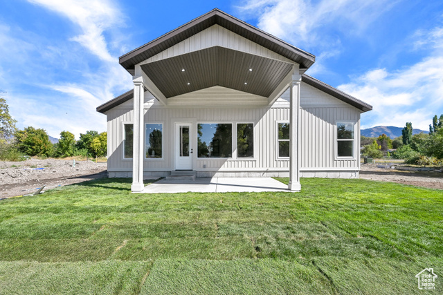Photo 11 for MLS #2108137 at 553 Center Ave