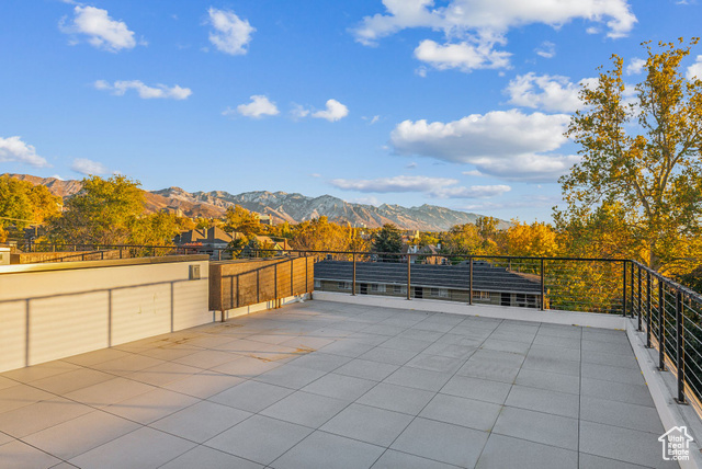 Photo 5 for MLS #2108154 at 860 E 3rd Ave #6