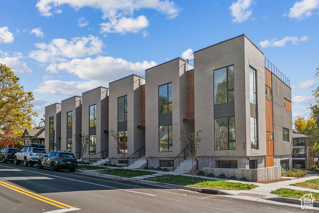 Photo 3 for MLS #2108154 at 860 E 3rd Ave #6