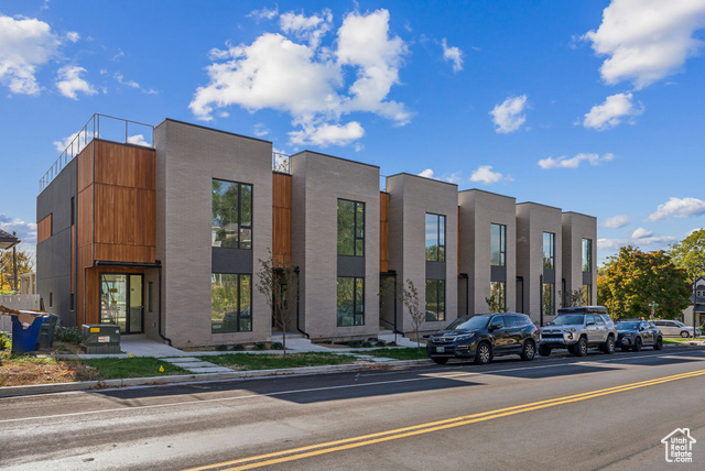 Photo 2 for MLS #2108154 at 860 E 3rd Ave #6