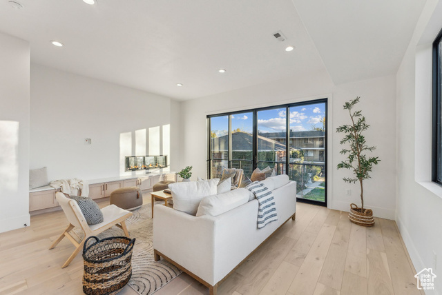 Photo 19 for MLS #2108154 at 860 E 3rd Ave #6