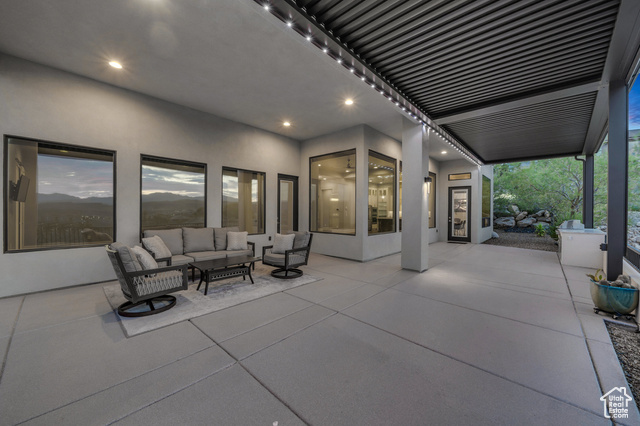 Photo 10 for MLS #2108230 at 284 W Sir Monte Dr
