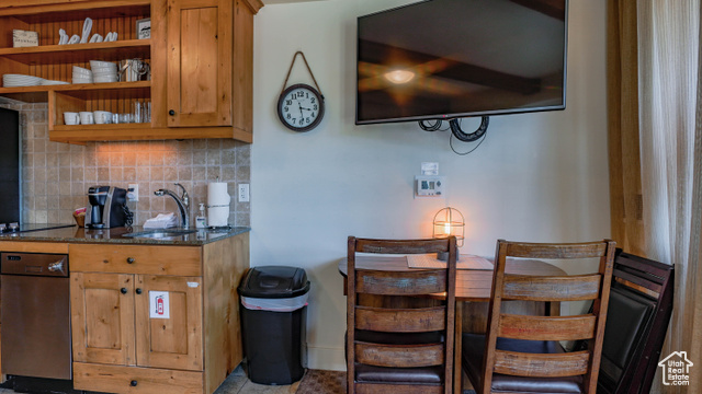 Photo 31 for MLS #2108292 at 1456 W Newpark Blvd #213