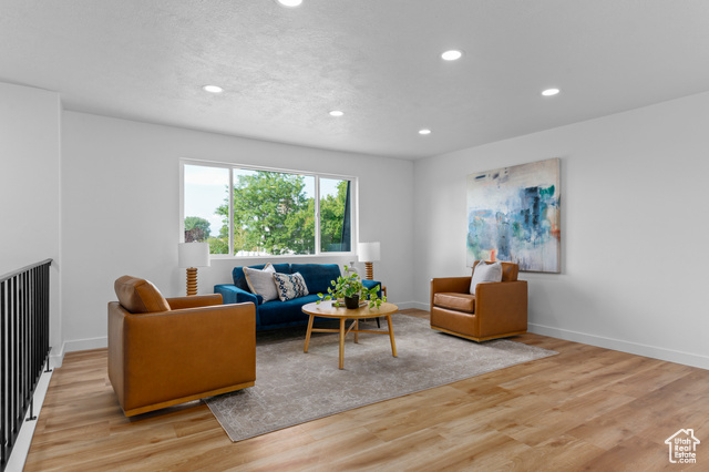 Photo 4 for MLS #2108306 at 920 E Violet Dr