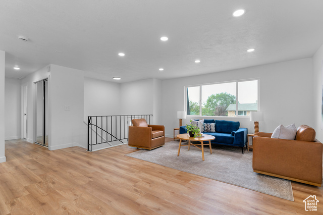 Photo 3 for MLS #2108306 at 920 E Violet Dr