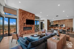 Photo 8 for MLS #2108308 at 705 N Sanctuary Pl