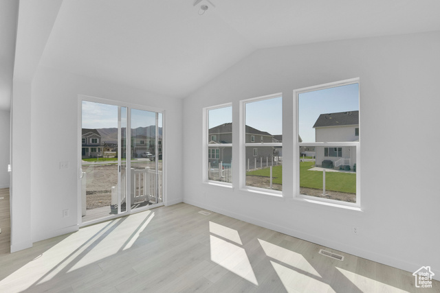 Photo 6 for MLS #2108329 at 1192 N Horseshoe Way #505