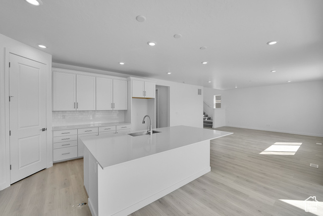 Photo 5 for MLS #2108329 at 1192 N Horseshoe Way #505
