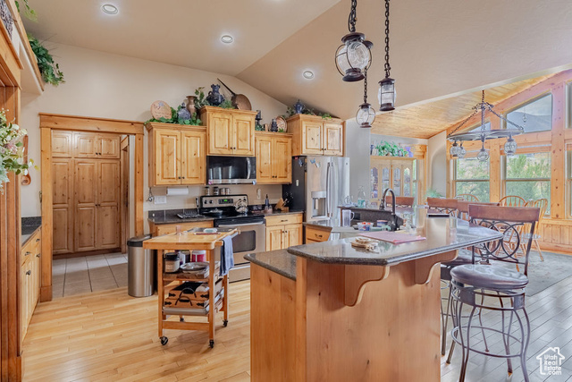 Photo 8 for MLS #2108347 at 940 E Canyon Rd