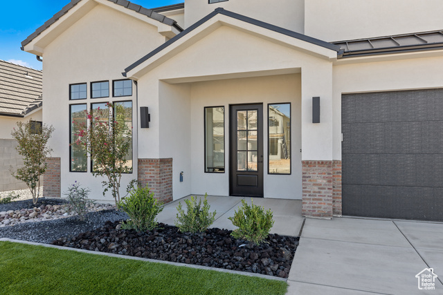 Photo 2 for MLS #2108432 at 2914 E Alderann St