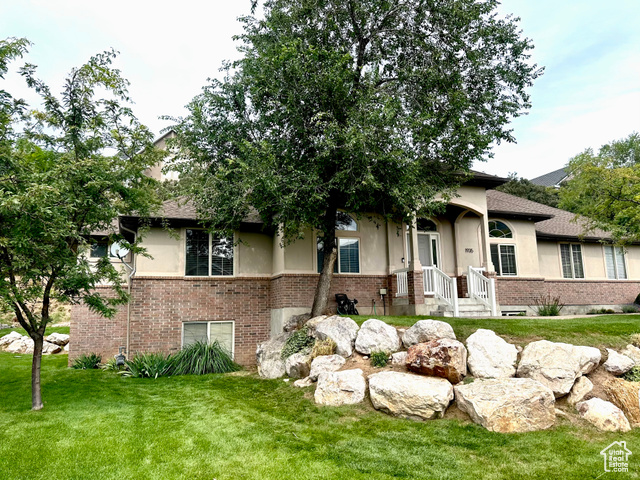 Photo 2 for MLS #2108638 at 1935 E Deere Valley Dr