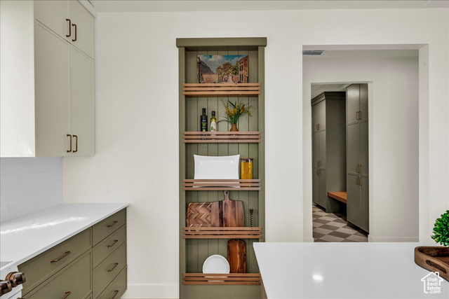 Photo 13 for MLS #2108664 at 2914 E Chapman Cir