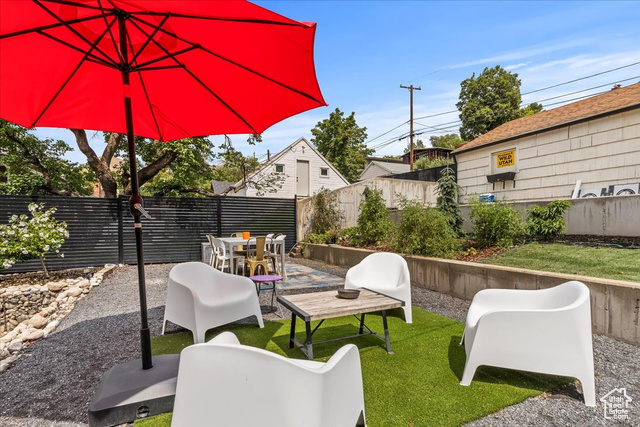 602 N De Soto St