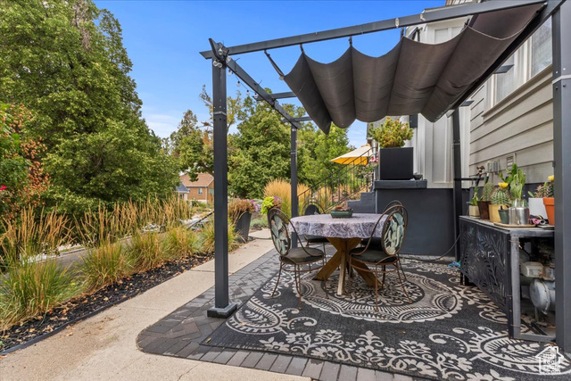 602 N De Soto St