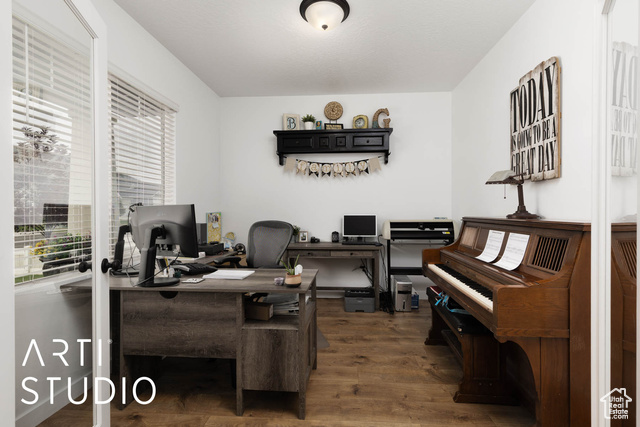 Photo 7 for MLS #2108772 at 1102 S Red Barn View Dr