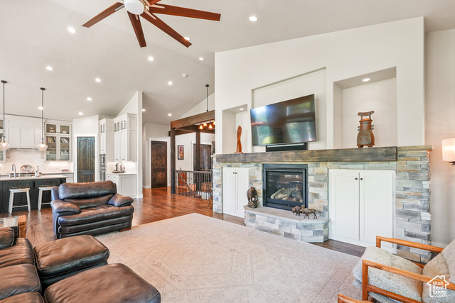Photo 14 for MLS #2108789 at 818 W Summit Haven Cir