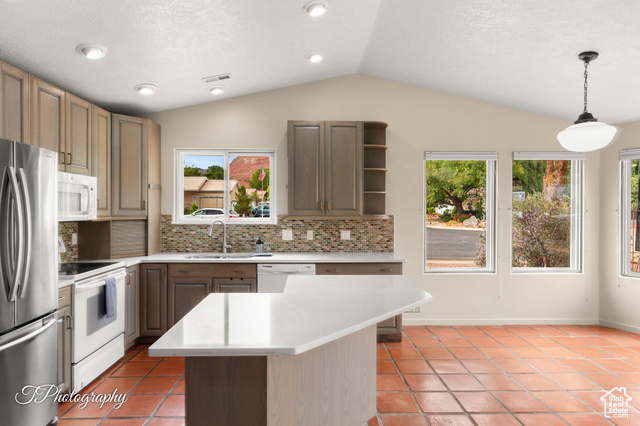 Photo 5 for MLS #2108816 at 158 E 375 South