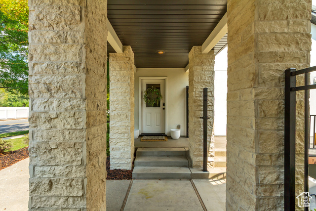 Photo 5 for MLS #2108827 at 270 N Palisade Dr