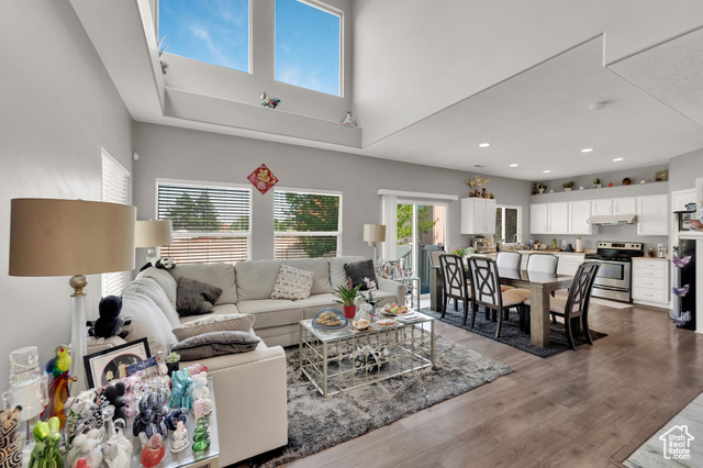 Photo 3 for MLS #2108829 at 717 Sand Dollar Dr