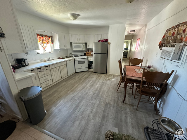 Photo 3 for MLS #2108891 at 470 E Main St