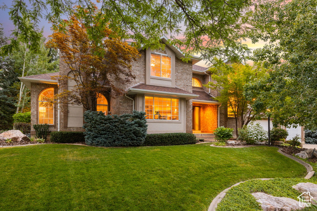 Photo 2 for MLS #2108916 at 1811 E Shadow Valley Dr