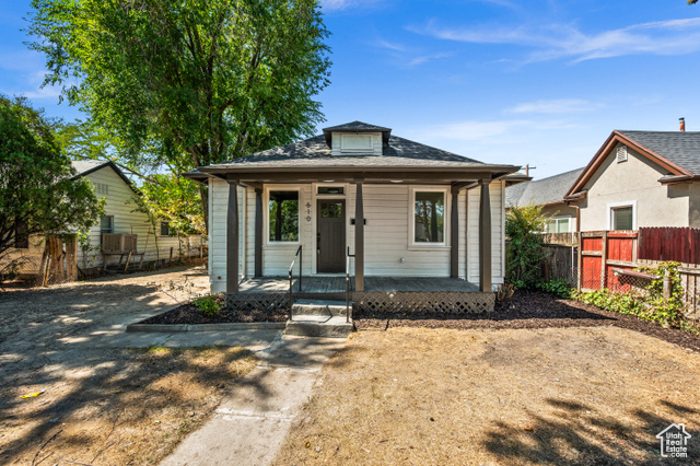 MLS #2108936 - 610 S Navajo St