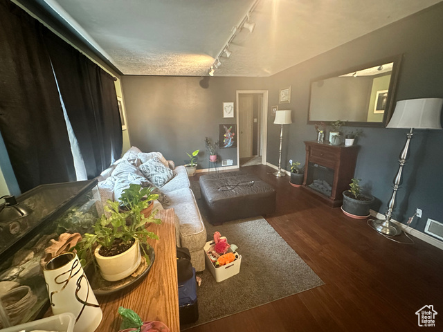 Photo 4 for MLS #2108958 at 575 W 200 South