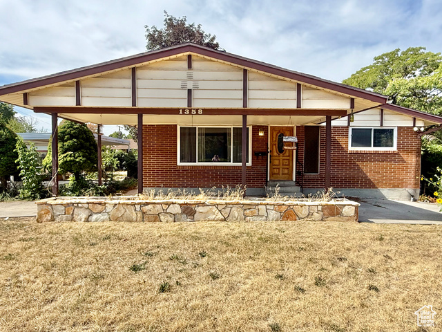 MLS #2109109 - 1358 E Maplewood Cir