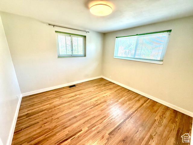 Photo 13 for MLS #2109109 at 1358 E Maplewood Cir