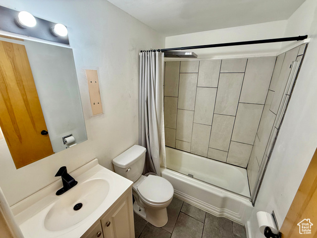 Photo 15 for MLS #2109109 at 1358 E Maplewood Cir