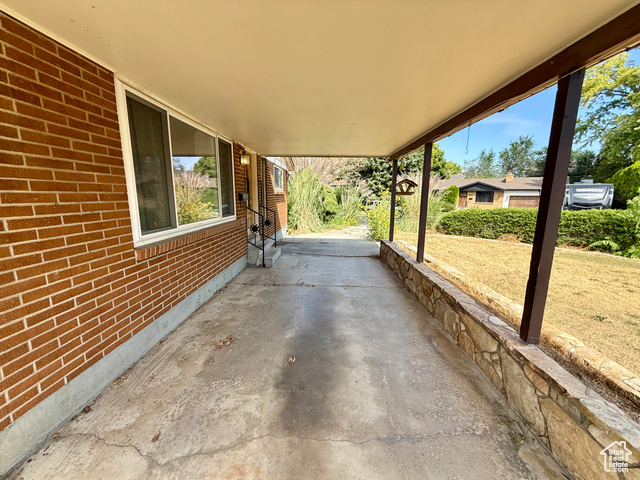 Photo 3 for MLS #2109109 at 1358 E Maplewood Cir
