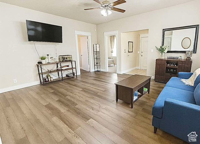 Photo 2 for MLS #2109134 at 941 20th St