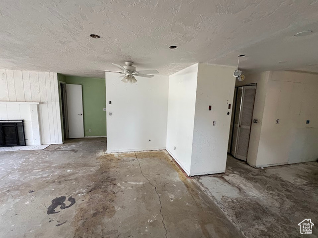 Photo 4 for MLS #2109215 at 1448 E Estrellita Dr