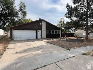 Photo 2 for MLS #2109215 at 1448 E Estrellita Dr